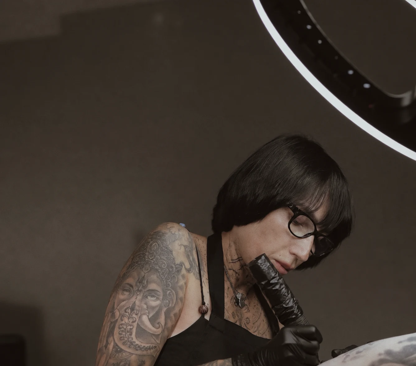 Anastasia working on a tattoo